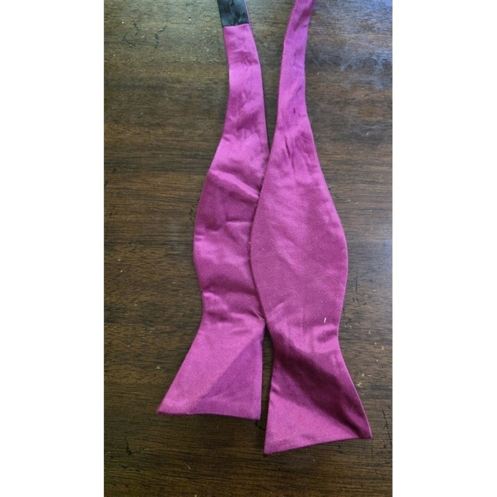 NWOT Enro Pink Silk Solid Bow Tie Formal Classic Style 125940